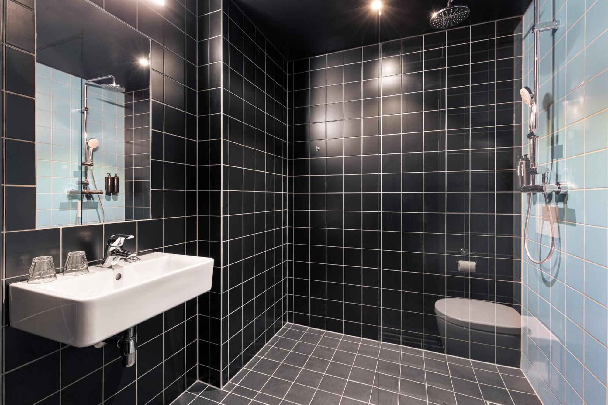 Hotel The Social Hub Viena Exterior foto Bathroom
