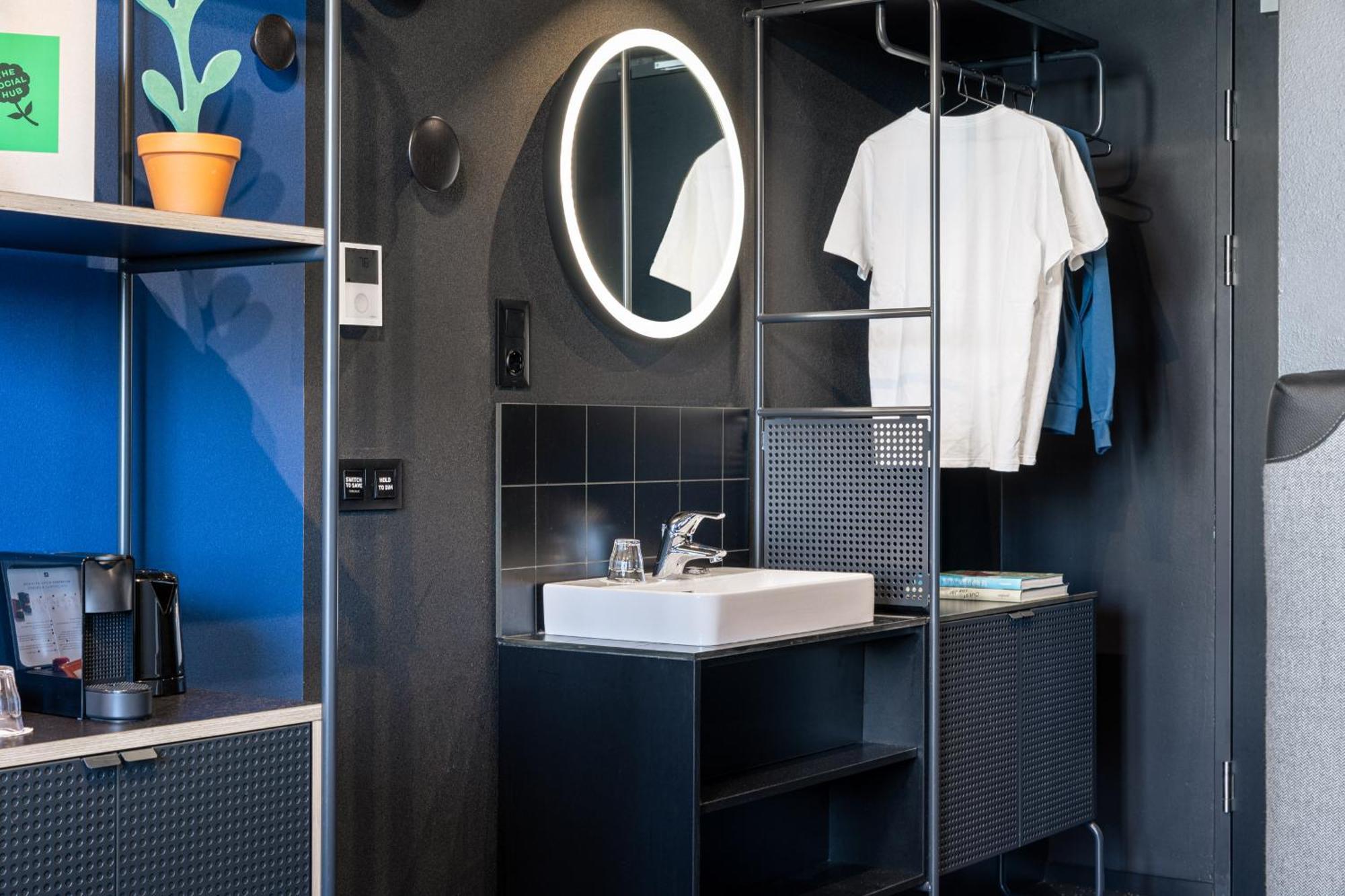 Hotel The Social Hub Viena Exterior foto Bathroom