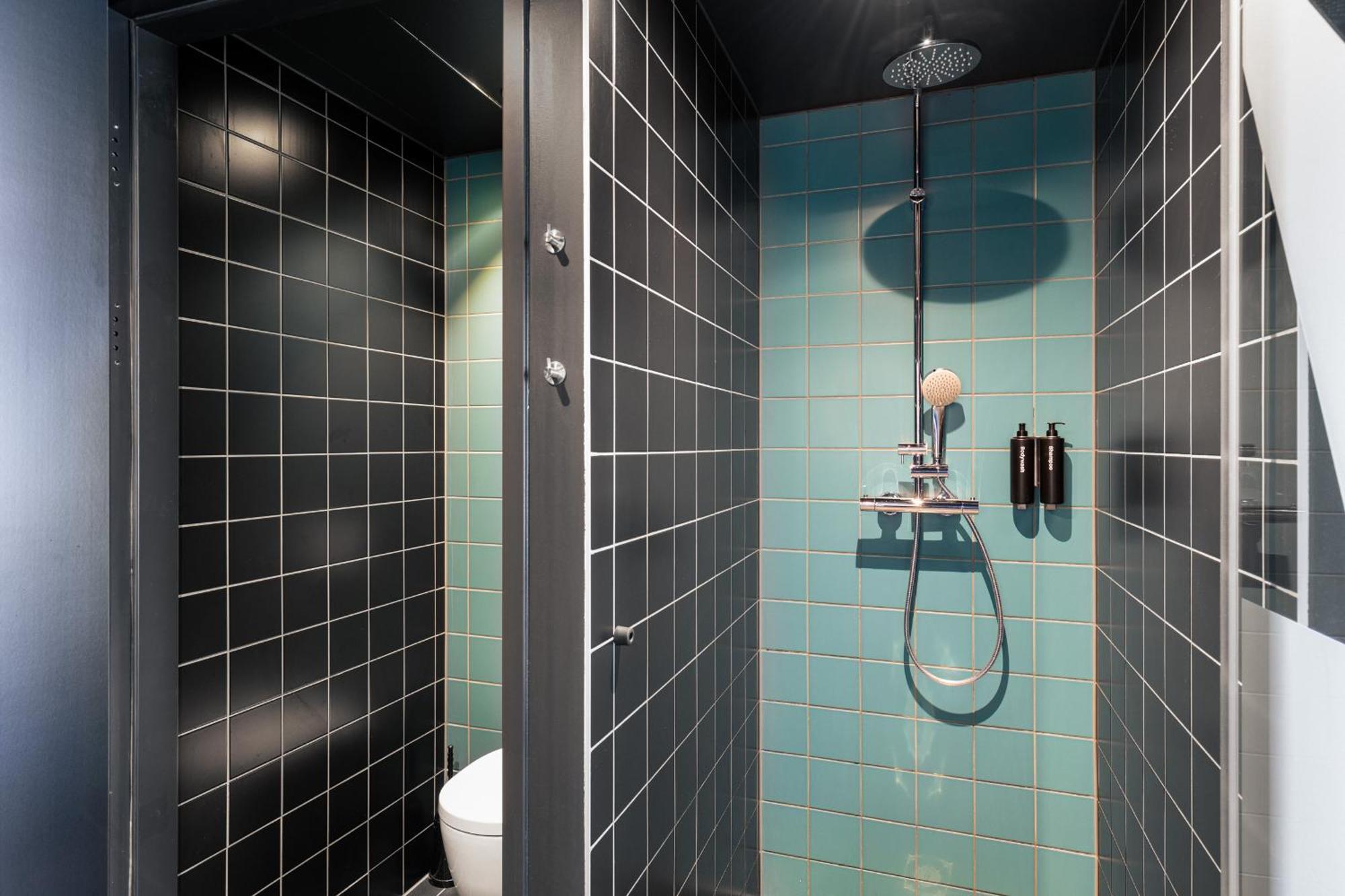 Hotel The Social Hub Viena Exterior foto Bathroom